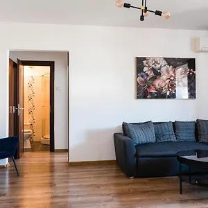 Chic 2-room In The Heart Of With Amazing View Бухарест